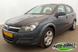 krockskadad bil auto Opel Astra 1.6 Airco Edition 2006/1