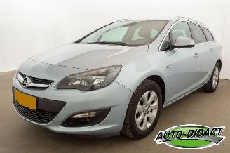 Schadeauto Opel Astra Sports Tourer 1.4 Turbo Clima 2015/5