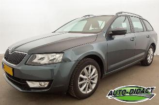 skadebil auto Skoda Octavia 1.6 TDI Clima Navi Greentech Ambition Business 2016/10