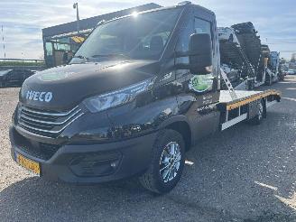 krockskadad bil bedrijf Iveco Daily 35D18H 3.0 300 Automaat 2024/11