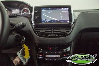 Peugeot 2008 1.2 Access Clima Navi picture 12