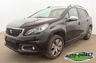 krockskadad bil auto Peugeot 2008 1.2 Access Clima Navi 2017/9