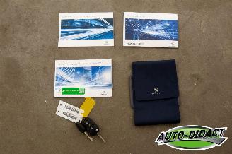 Peugeot 2008 1.2 Access Clima Navi picture 32
