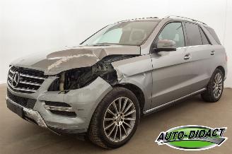 Vaurioauto  passenger cars Mercedes M-klasse ML250 4Matic Automaat Navi Leder Clima BlueTEC 2013/6