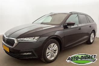krockskadad bil auto Skoda Octavia 1.0 e-TSI Automaat Digi Dash Navi Clima Business Edition 2023/3