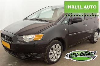 Vaurioauto  passenger cars Mitsubishi Colt 1.3 Airco Edition Two 2011/6