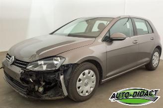 Unfallwagen Volkswagen Golf 1.6 TDI Clima Navi Trendline 2014/12