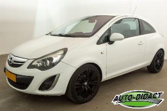 krockskadad bil auto Opel Corsa 1.2-16V Airco Navi Cosmo 2014/6