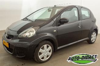 škoda osobní automobily Toyota Aygo 1.0-12V Comfort Navigator 2011/1