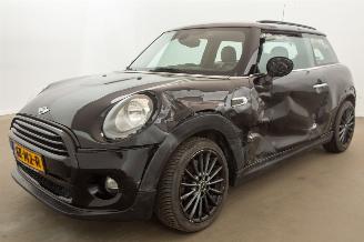 damaged passenger cars Mini Cooper 1.5 Cooper Automaat Navi Clima Leder Chili Business 2015/6