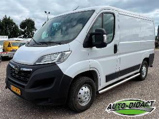 krockskadad bil bedrijf Opel Movano 2.2D 120 L1H1 Navi Clima 3.3t Motorschade 2023/9