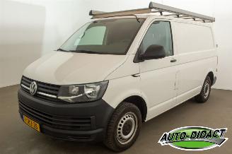 krockskadad bil bedrijf Volkswagen Transporter 2.0 TDI 75kW Airco L1H1 2019/4