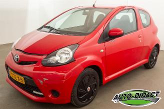 skadebil auto Toyota Aygo 1.0 VVT-i Airco 79.200 km Comfort 2013/3