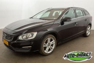 krockskadad bil auto Volvo V-60 2.0 D3 Navi Summum 2017/2