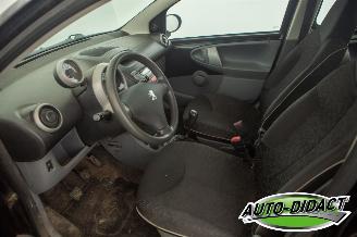 Peugeot 107 1.0-12V XS Airco picture 14