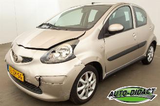 damaged passenger cars Toyota Aygo 1.0-12V Airco 2008/3