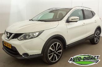 damaged passenger cars Nissan Qashqai 1.6 Tekna Pano Leder Camera Navi 2017/5