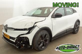 krockskadad bil auto Renault Mégane E-Tech 40 kWh 18.775 km NAP Urban Range Evolution 2025/5