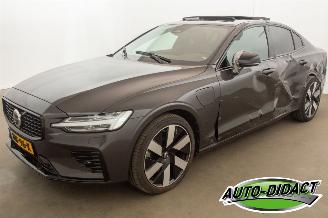 Voiture accidenté Volvo S-60 2.0 T6 AWD R-Design Pano Recharge Plug-in Hybrid 2024/6