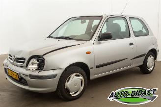 Unfallwagen Nissan Micra 1.0 Automaat GX N-CVT 1999/11
