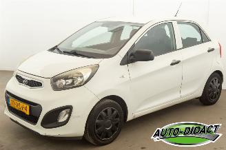 Schadeauto Kia Picanto 1.0 CVVT 2011/7