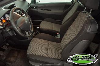 Peugeot 207 1.6 VTi Clima Navi Première picture 14