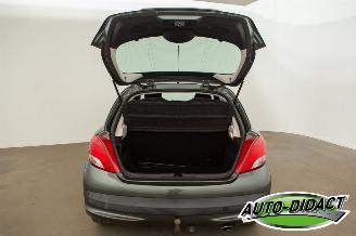 Peugeot 207 1.6 VTi Clima Navi Première picture 22