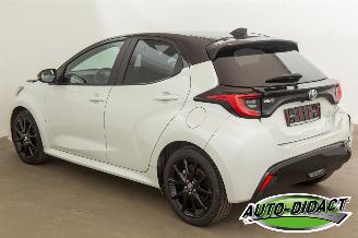 Toyota Yaris 1.5 Hybrid Automaat 24.725 km Navi Camera Clima picture 3