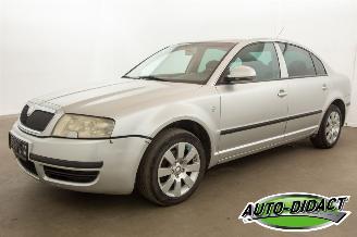 krockskadad bil auto Skoda Superb 1.9 TDI Clima 2007/2