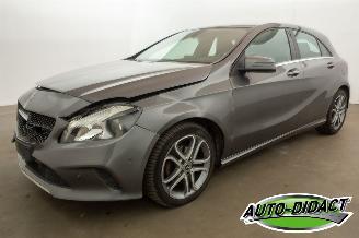 skadebil auto Mercedes A-klasse A180d Automaat Navi Camera Airco 2017/5