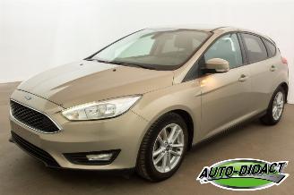 Voiture accidenté Ford Focus 1.5 TDCi 77.730 km Carpas Navi Airco Trend 2016/7