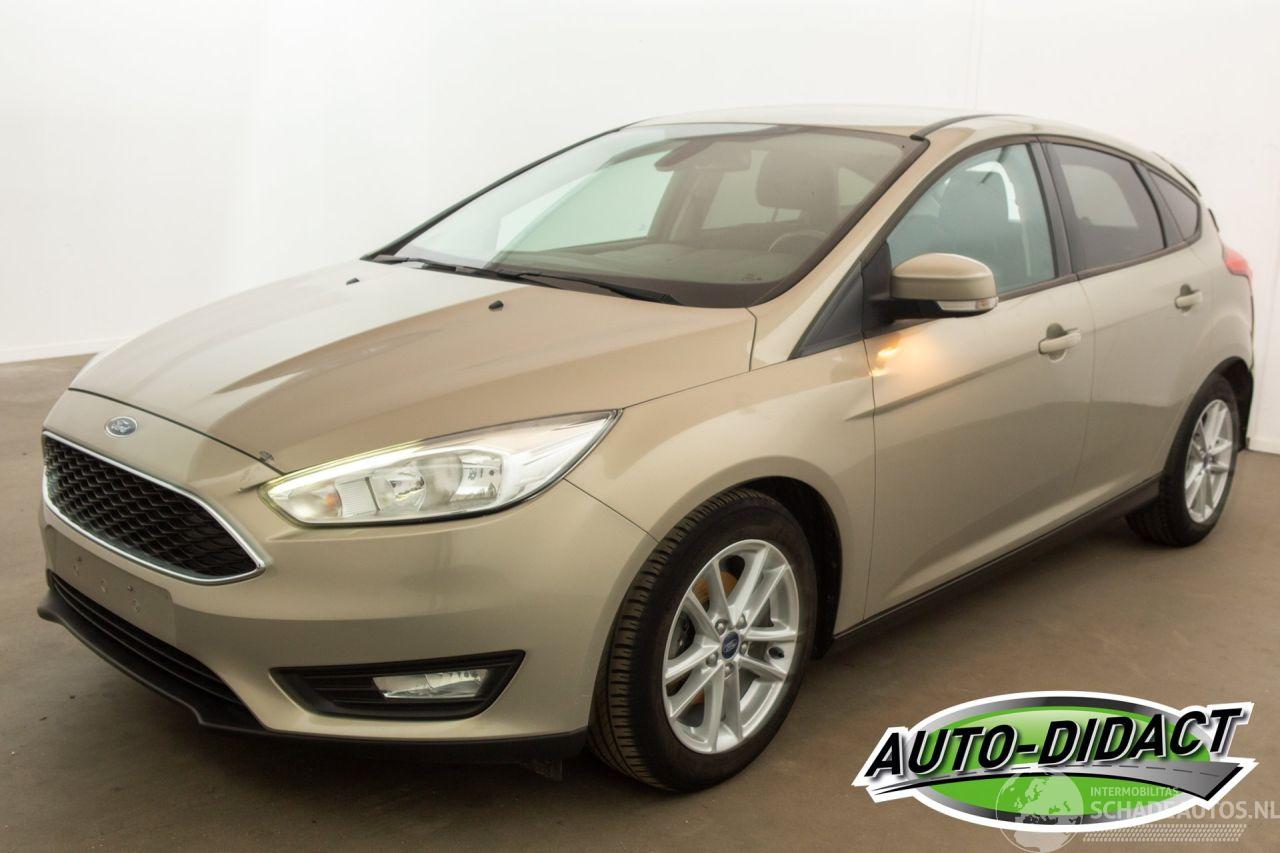 Ford Focus 1.5 TDCi 77.730 km Carpas Navi Airco Trend