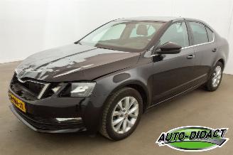Vaurioauto  passenger cars Skoda Octavia 1.0 TSI Navi Clima Greentech Business Edition 2020/2