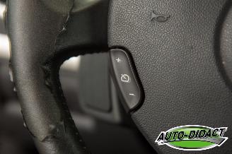 Renault Clio 1.2-16V Airco Special Rip Curl picture 12
