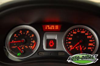 Renault Clio 1.2-16V Airco Special Rip Curl picture 6