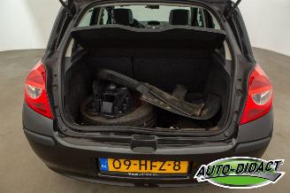 Renault Clio 1.2-16V Airco Special Rip Curl picture 32