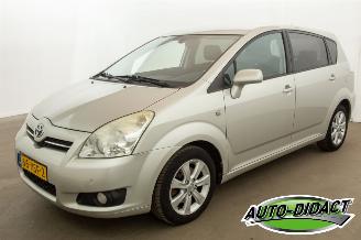 Vaurioauto  passenger cars Toyota Corolla-verso 1.8 VVT-i Automaat 7p. Clima Luna 2009/2