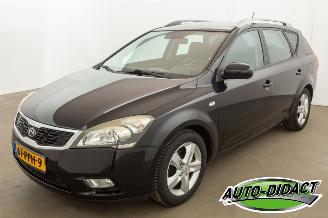 Voiture accidenté Kia Ceed 1.6 CVVT Clima Navi Camera X-ecutive 2011/4
