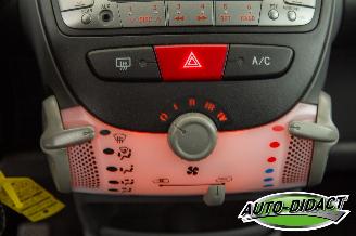 Peugeot 107 1.0-12V Airco picture 8