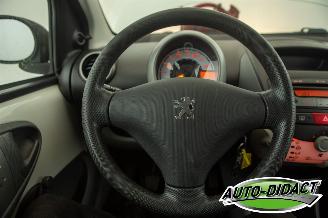 Peugeot 107 1.0-12V Airco picture 5