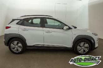Hyundai Kona 64 kWh SOH 100% EV Comfort Camera Clima picture 37