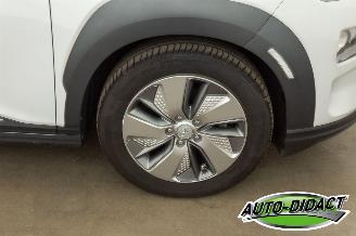 Hyundai Kona 64 kWh SOH 100% EV Comfort Camera Clima picture 29