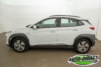Hyundai Kona 64 kWh SOH 100% EV Comfort Camera Clima picture 35