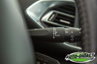 Peugeot 308 1.2 PureTech Pano Navi Clima Blue Lease Executive picture 18