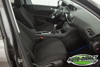Peugeot 308 1.2 PureTech Pano Navi Clima Blue Lease Executive picture 20