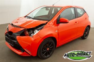 Vaurioauto  passenger cars Toyota Aygo 1.0 VVT-i Navi Airco x-play 2015/9
