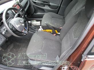 Renault Clio Clio IV Estate/Grandtour (7R) Combi 5-drs 0.9 Energy TCE 90 12V (H4B-4=
00(H4B-A4)) [66kW]  (01-2013/...) picture 10