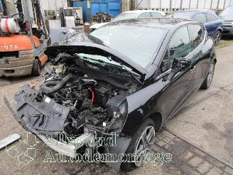 Coche siniestrado Renault Clio Clio IV (5R) Hatchback 5-drs 0.9 Energy TCE 90 12V (H4B-400(H4B-A4)) [=
66kW]  (11-2012/08-2021) 2014