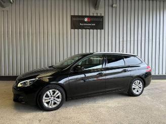 occasion passenger cars Peugeot 308 SW PureTech 1.2 Panorama / Navi / LED 2019/6