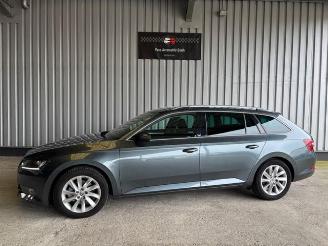 krockskadad bil auto Skoda Superb Combi Ambition DSG / Panorama 2018/8